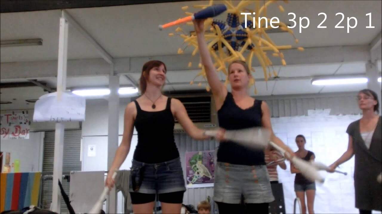 Jugglers at the 'Minis' Workshop EJC Millstreet 2014, juggling clubs and a prop. - Passing Zone