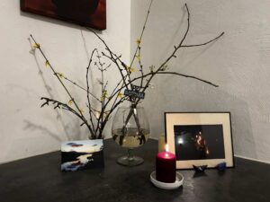 PassOut Goirle 2025-2026 recap: Still life with branches, candle, and photos. - Passing Zone